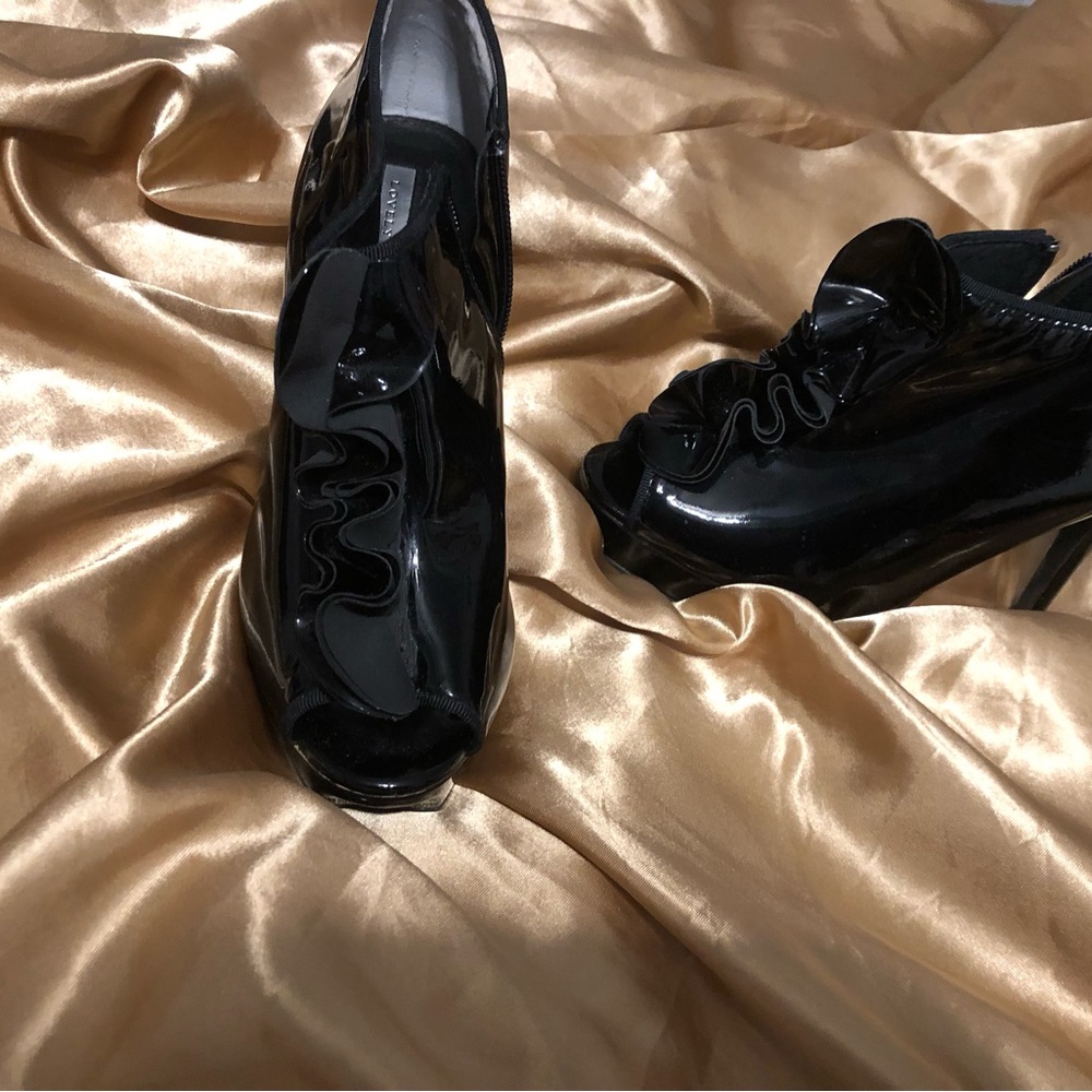 Chic Black Patent Leather Heels